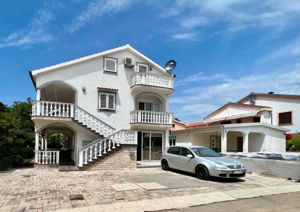 Apartmani Aneri Vir Esterno foto
