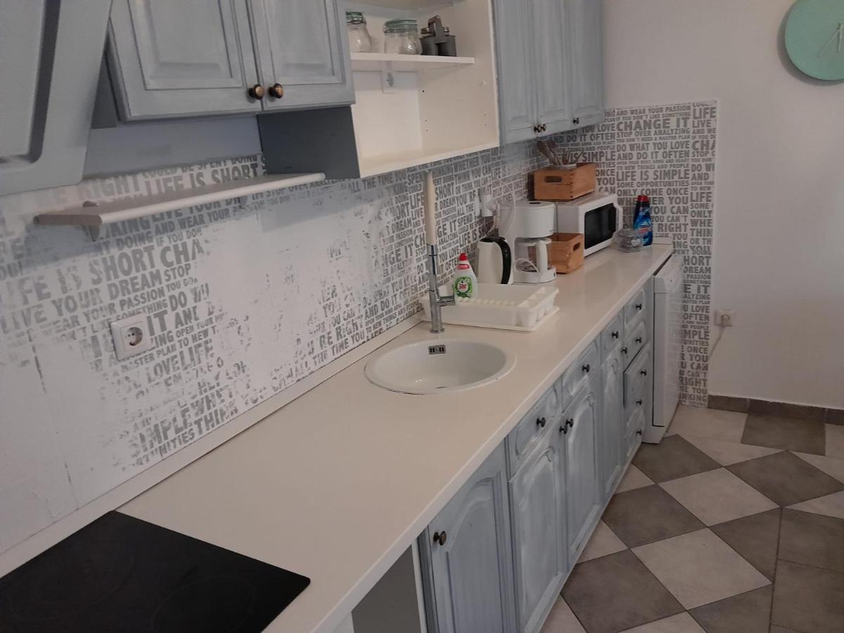 Apartmani Aneri Vir Esterno foto