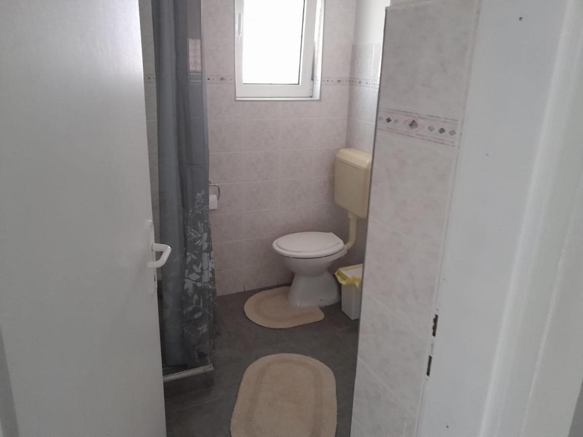 Apartmani Aneri Vir Esterno foto